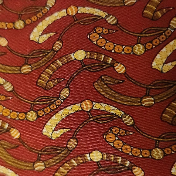 SALVATORE Ferragamo tie red , silk, like new condition - Picture 2 of 4